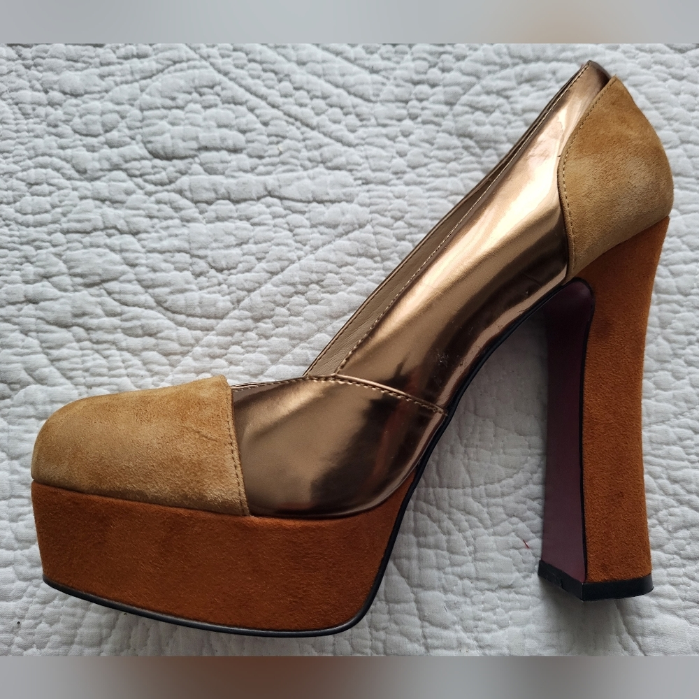 PARIS HILTON Suede and Metallic Platform Pumps (sz 6)